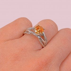 Anillo solitario de compromiso con cubic Ambar de Plata 925